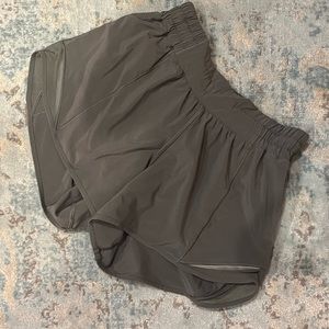 Lululemon hotty hot 4 inch size 4